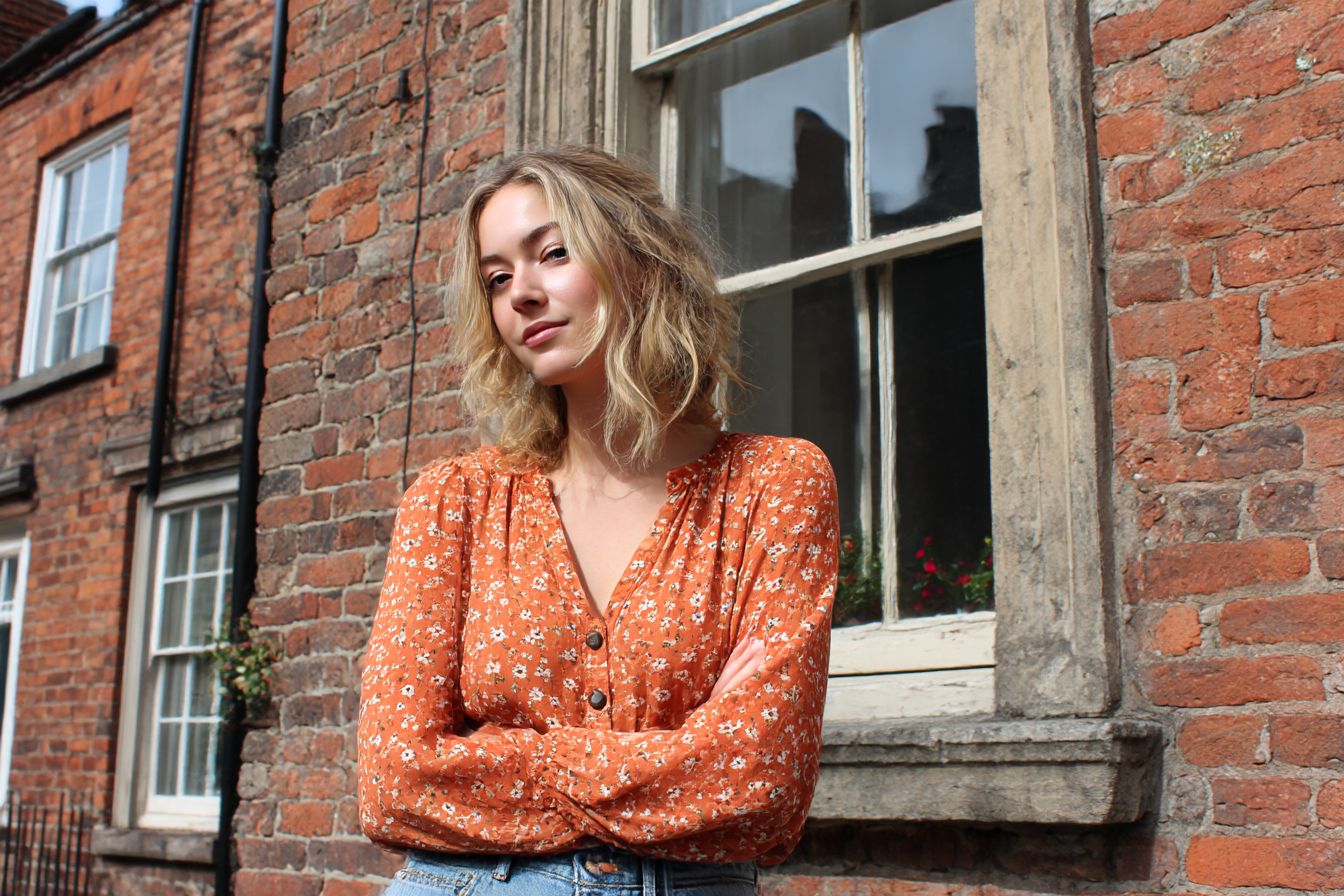 Brunch_Tops_Under_30_Polished_but_Relaxed.womens_fashion_arty_32a45841-be11-4262-acba-5148cc64a8c1_1