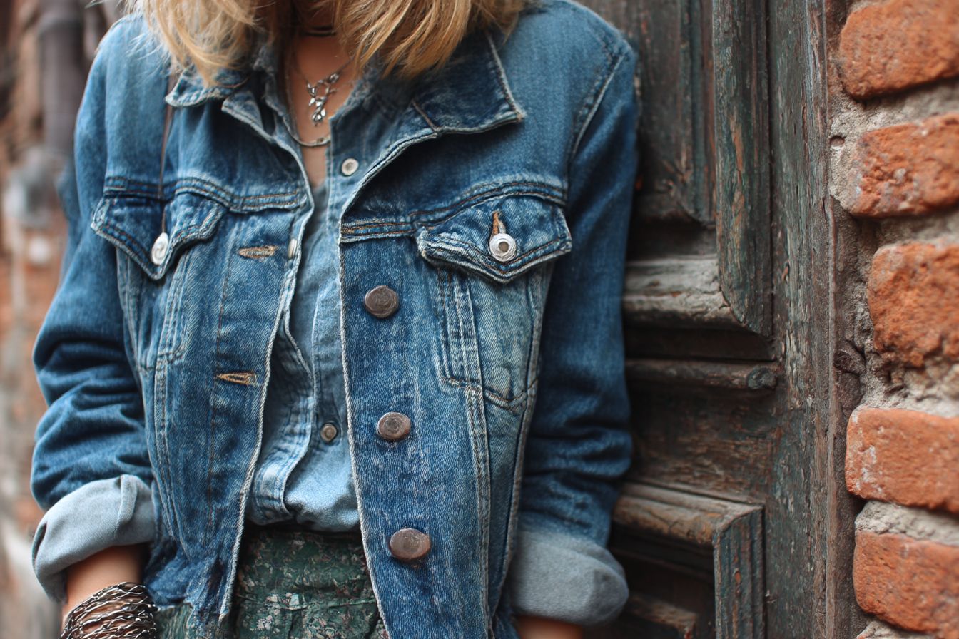 Denim_Jackets_Under_30_More_Useful_Than_You_Remember.womens_f_39da0232-f56e-452f-a404-da07cf163233_1