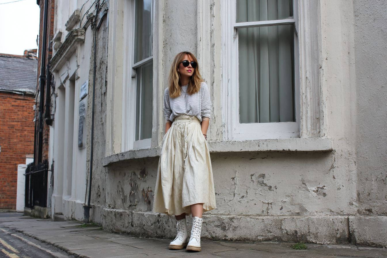 Neutral_Skirts_Under_30_The_Forgotten_Versatility.womens_fash_13cb14d6-737c-4b98-a5d4-41157dd7e0ab_0