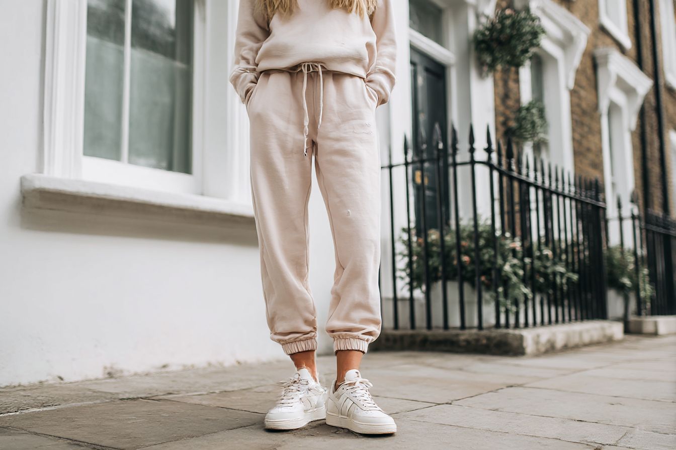 Plain_Joggers_Under_30_That_Dont_Look_Like_Loungewear.womens__7ce55171-8b19-4efa-86ce-841ee4bfe732_0